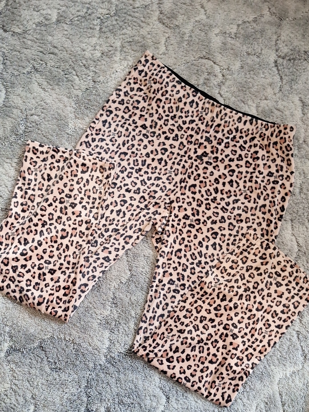 Juicy Couture Velvet Leopard Print Lounge Pants EUC size Medium